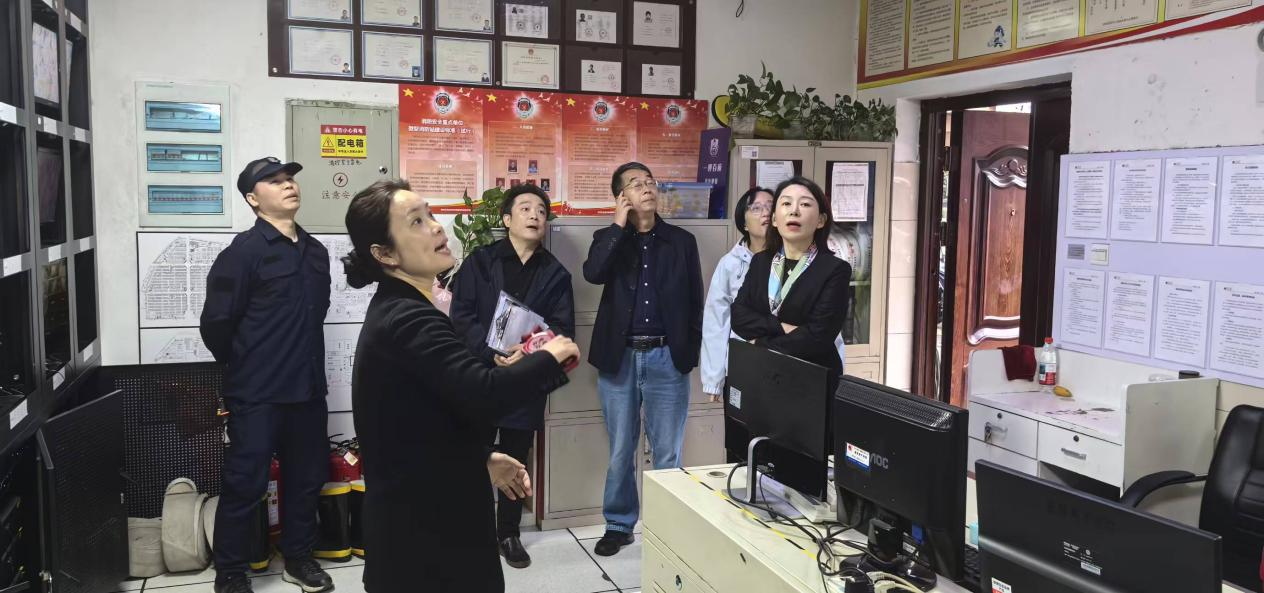 钱江商城迎接大关街路节前消防安全查抄，全力筑牢节日“防火墙”