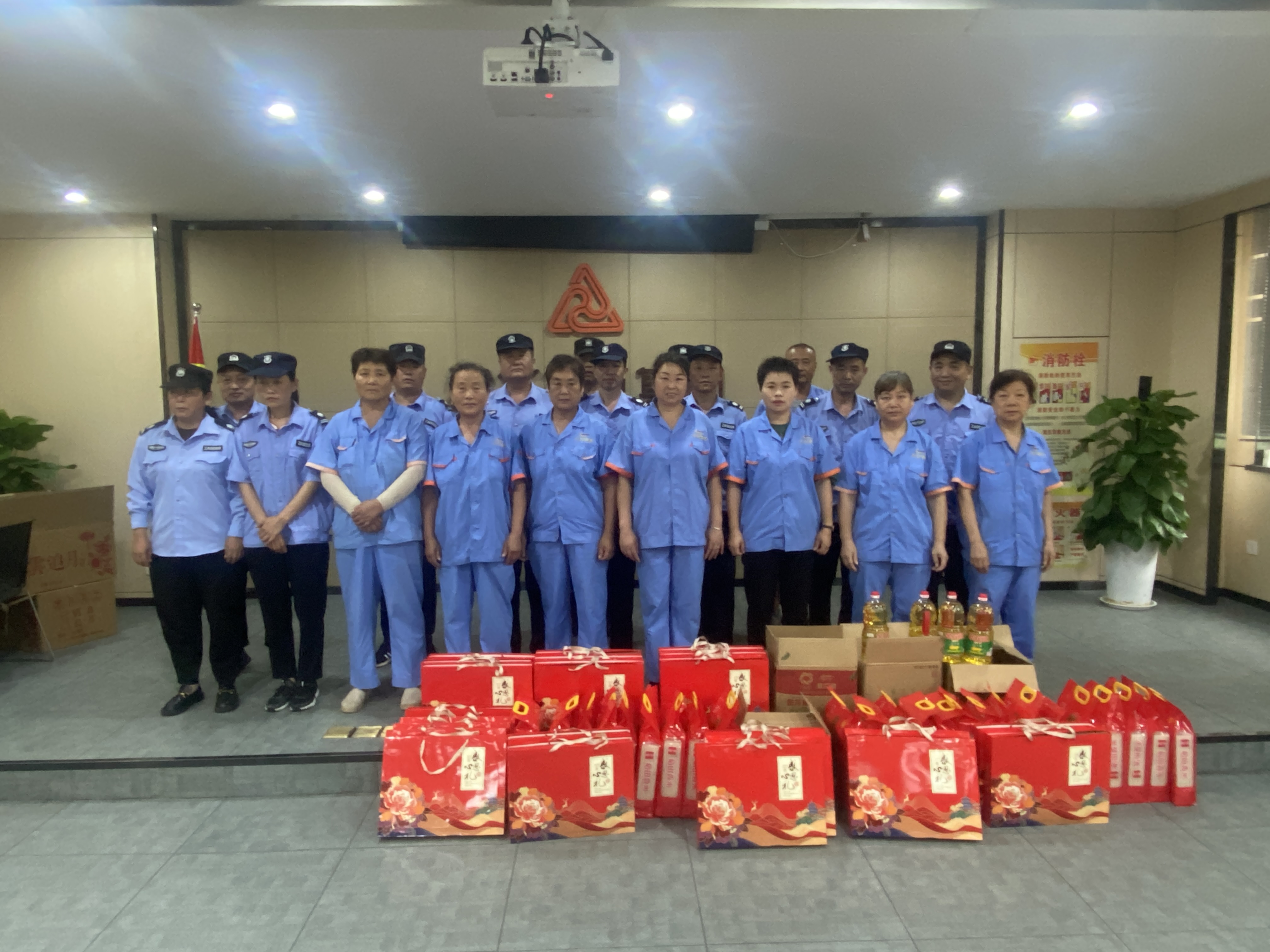 “浓情中秋节，慰问暖人心”——首页 - BB电子官方网站文创集团工会发展一线职工慰问活动