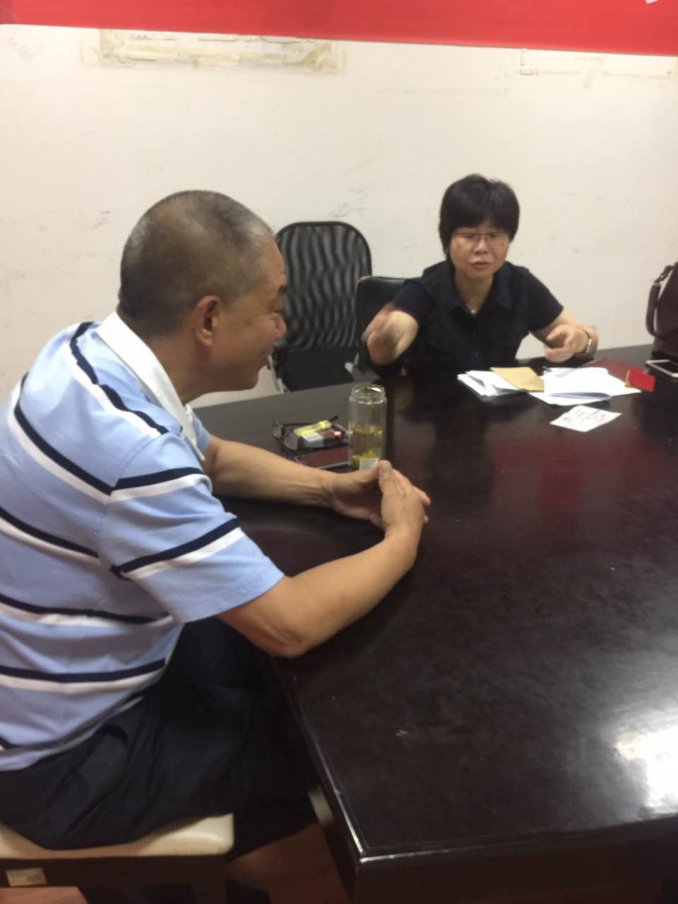 夸夸首页 - BB电子官方网站老村长 爱岗敬业的老党员