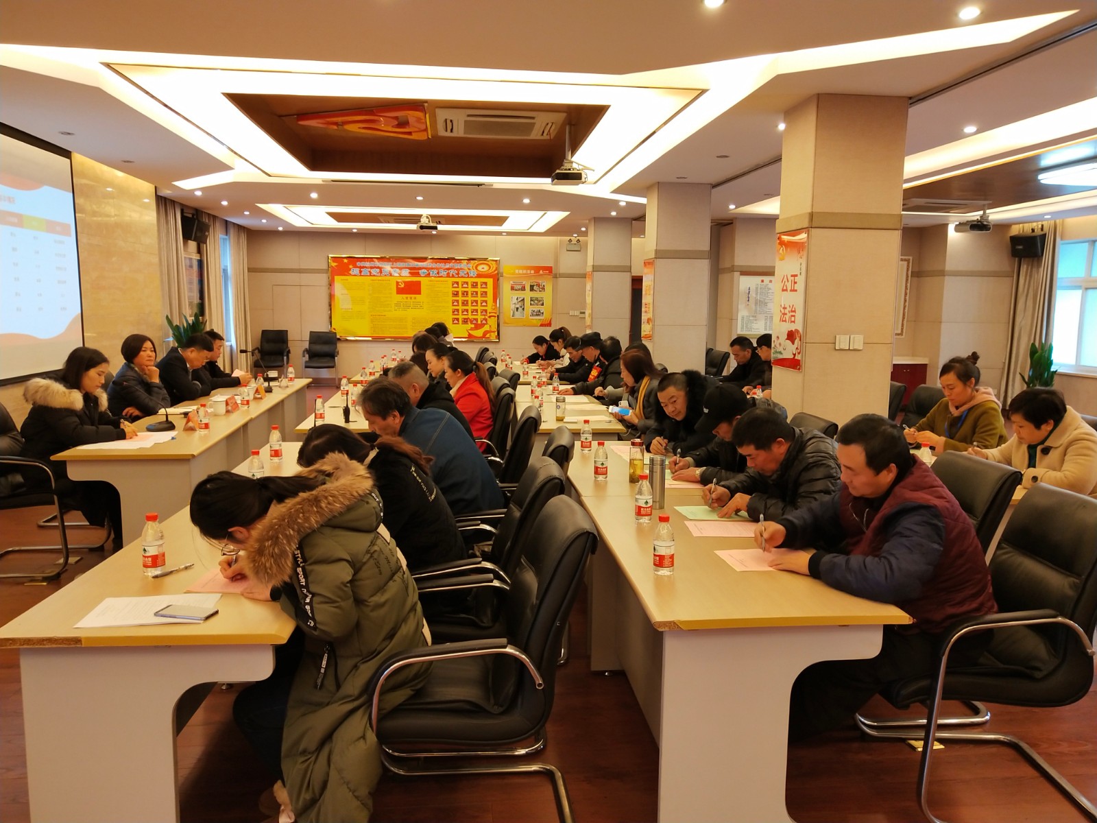 首页 - BB电子官方网站市场选举产生第四届工会委员会.jpg