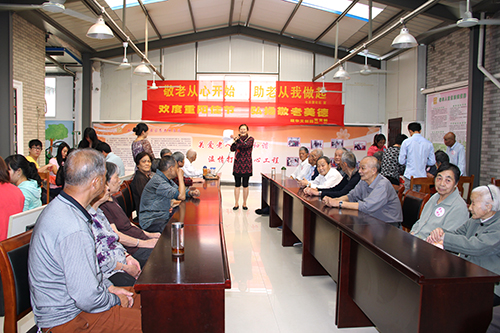 首页 - BB电子官方网站文创园党支部团委走访慰问七古登社区老人 (2).jpg
